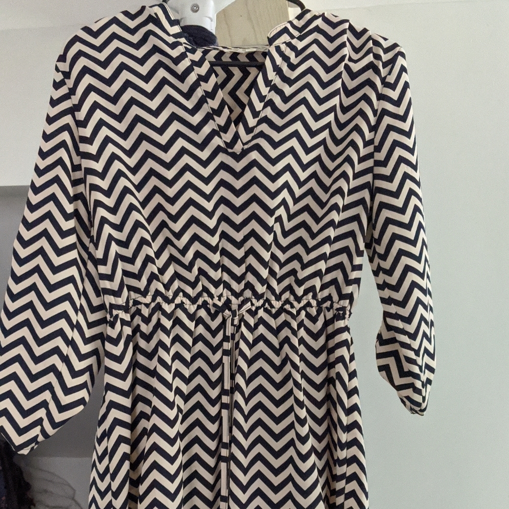 Cute black and white zig zag stripe dress.